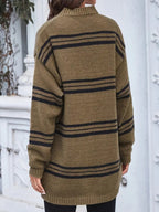 Sweter Damski z Wysokim Dekoltem i Kieszenią